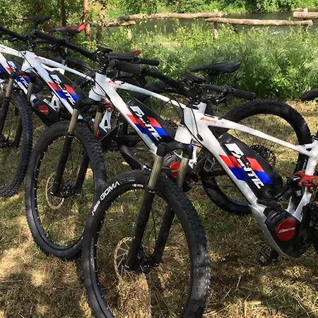 Alojamento de Acomodação e Pequeno-almoço Rivarola Al Tempo Dei Castelli 3*